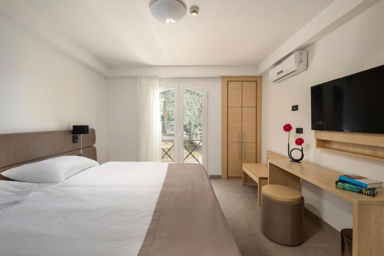 Hotel Delfin Omišalj Buitenkant foto